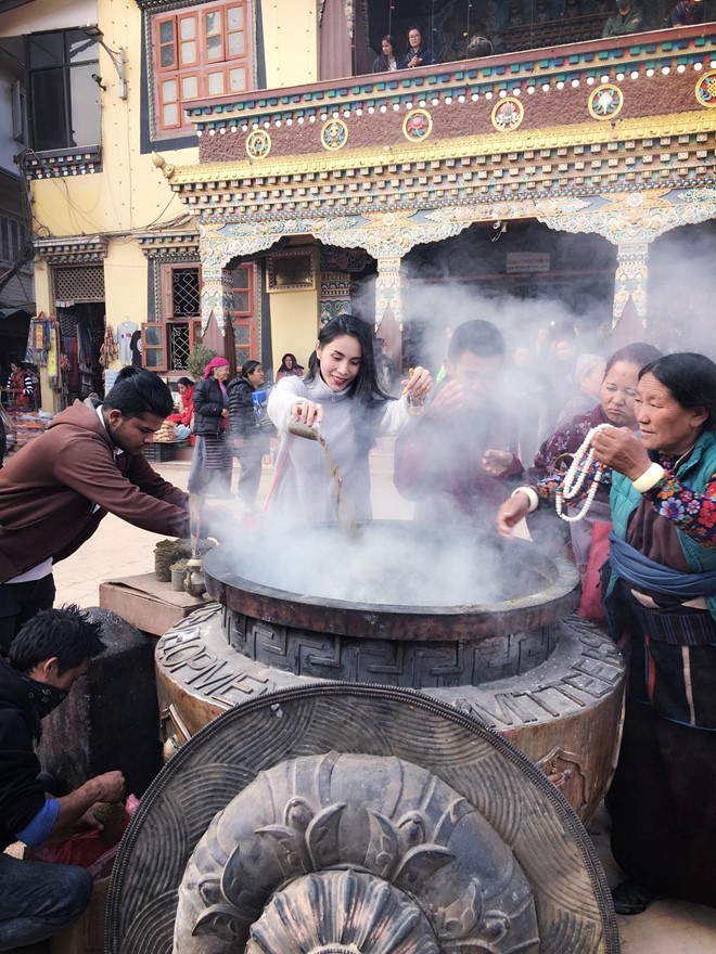 Vo chong Thuy Tien - Cong Vinh hanh huong o Nepal-Hinh-4